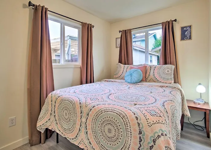 Winchester Bay Apt Near Dunes And State Parks!
